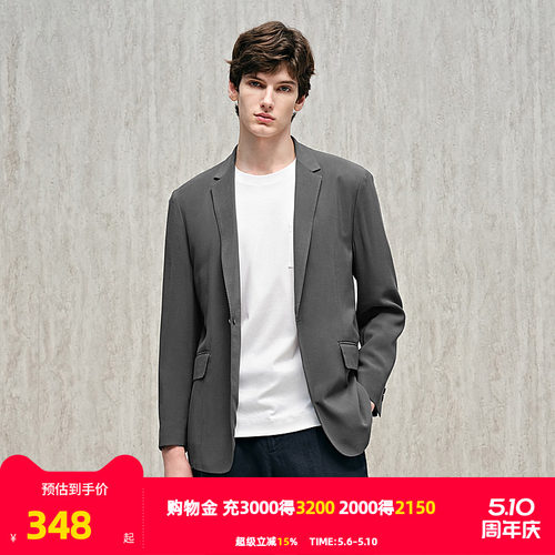 取消传统西服上衣的肩垫以及胸衬