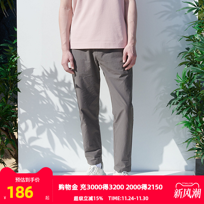 腰部采用弧腰设计，带来舒适的穿着感受