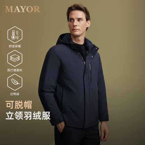 采用90%高含量白鸭绒填充，轻盈保暖