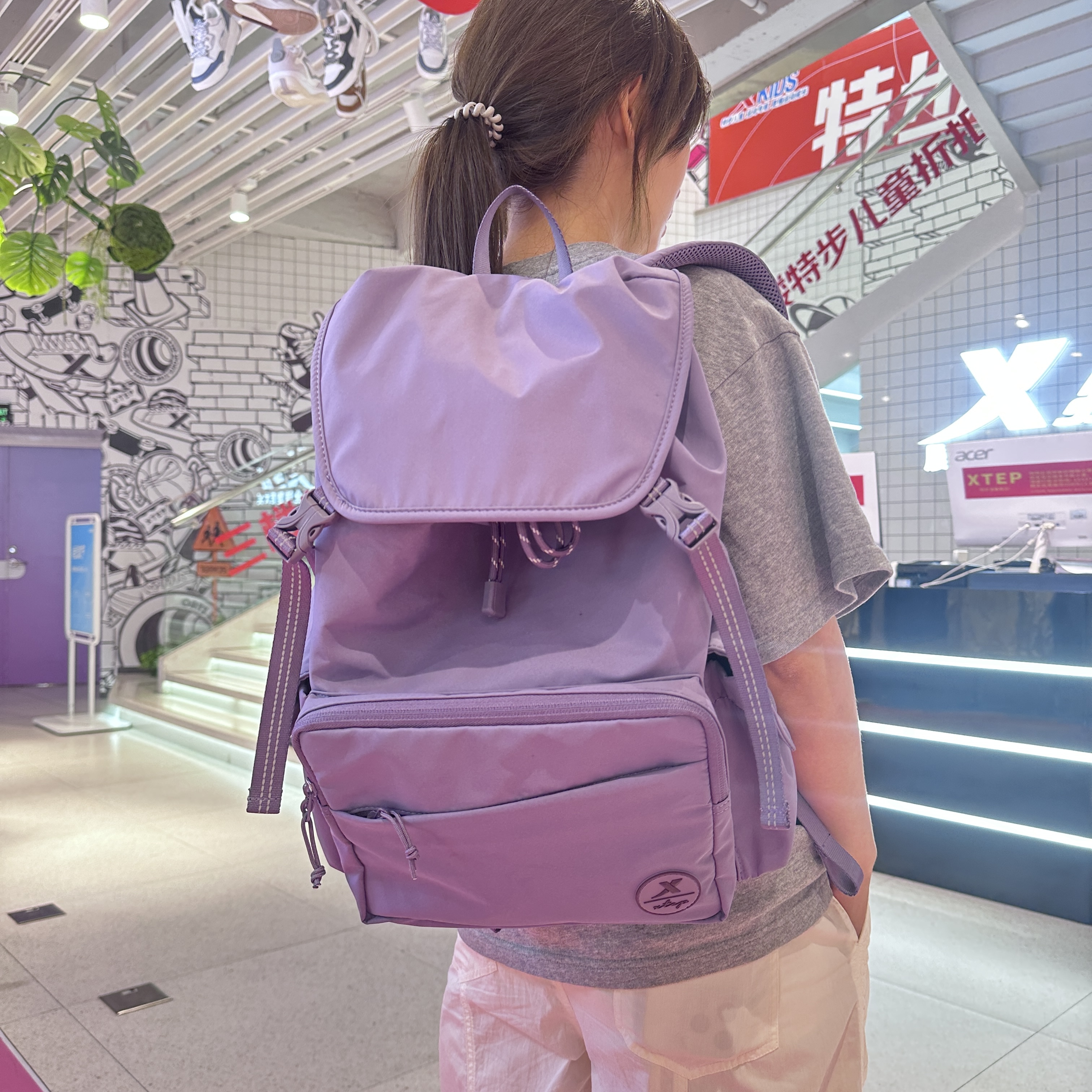 特步双肩包女学生旅行电脑背包女大容量户外运动通勤976438112205