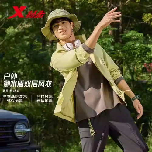 特步男连帽防风保暖户外风衣