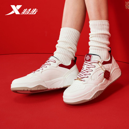 特步女鞋板鞋休闲鞋低帮板鞋