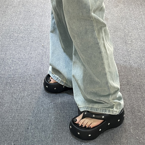 饼嘟嘟铆钉朋克风平底人字拖