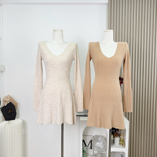 羊毛v领白色针织连衣裙女气质短款长袖收腰显瘦a字裙子