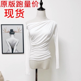 2022春季 黑色T恤衫 修身 气质锁骨上衣女 设计感褶皱一字领露肩长袖