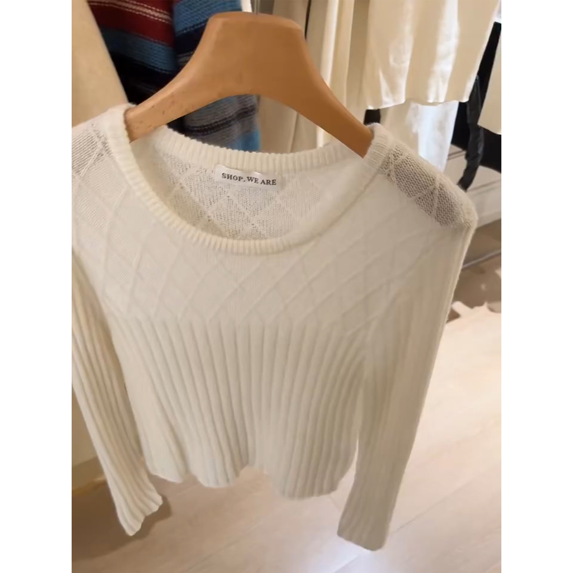 温柔白色内搭针织打底衫女秋冬韩系高级感修身气质圆领毛衣小上衣