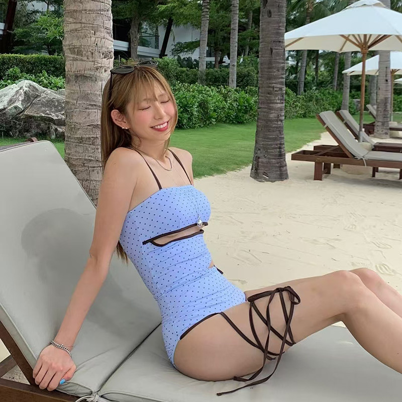 泳衣女夏连体韩国ins风法式高级感性感镂空露腰绑带温泉度假泳装