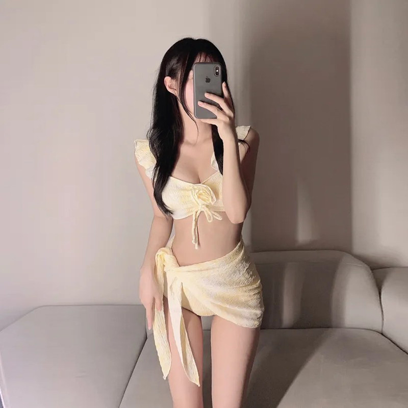 小众设计荷叶边高级感性感比基尼分体三件套度假风沙滩温泉泳衣女