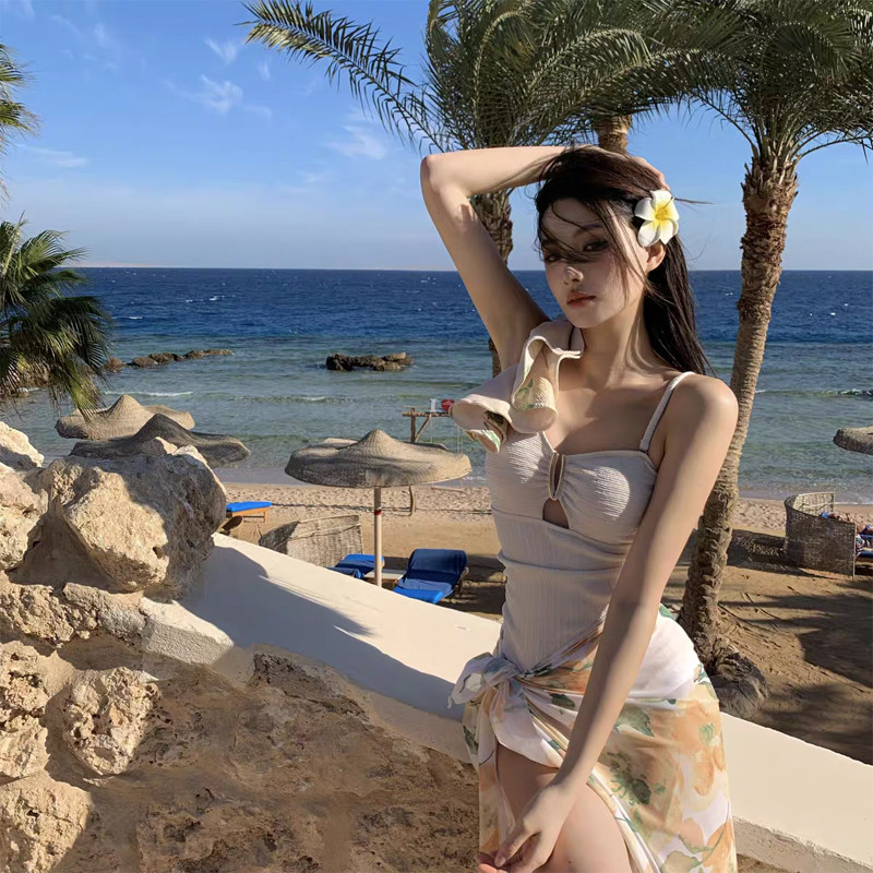 泳衣女夏连体韩国ins风荷叶边法式性感单肩显瘦遮肚度假温泉泳装