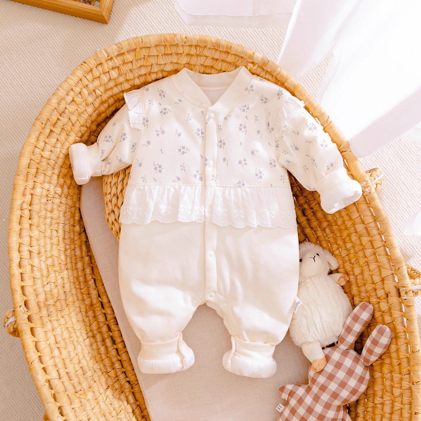 婴儿秋冬季夹棉连体衣女宝宝纯棉A类哈衣外出服爬服公主洋气棉服