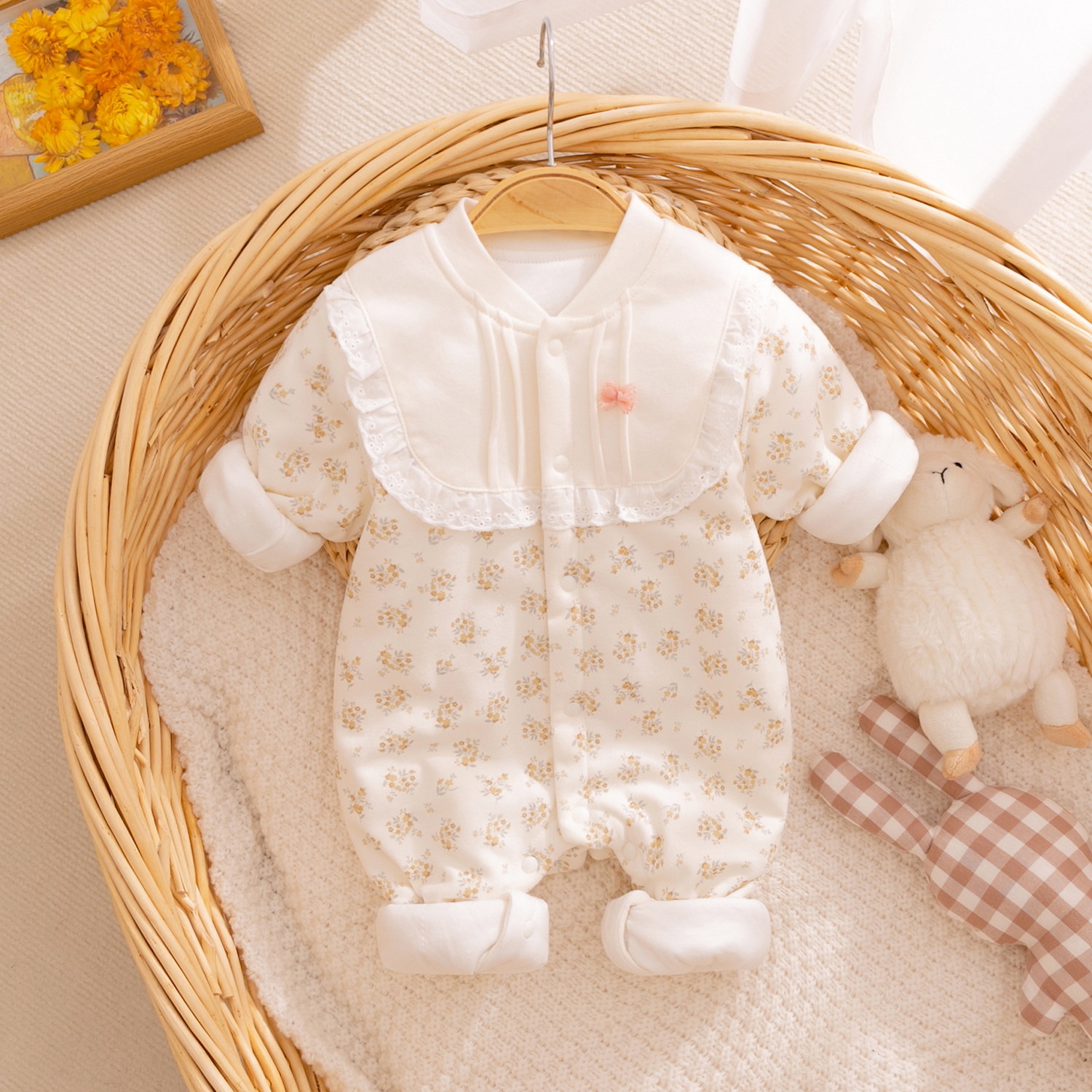 婴儿衣服秋冬季夹棉连体衣女宝宝哈衣爬爬服薄棉衣外穿纯棉服洋气