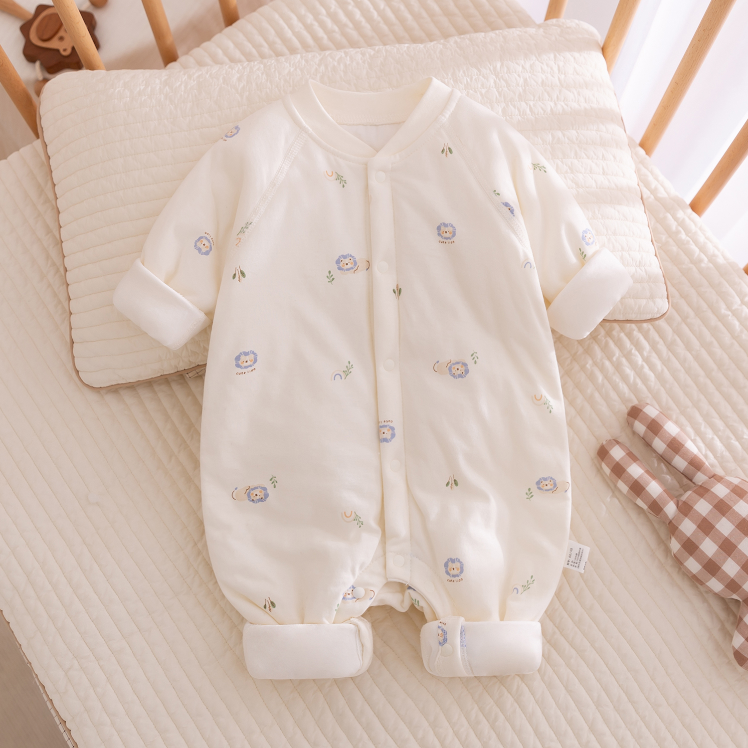 婴儿衣服春秋季薄棉衣新生儿夹棉连体衣宝宝哈衣爬服纯棉a类秋冬