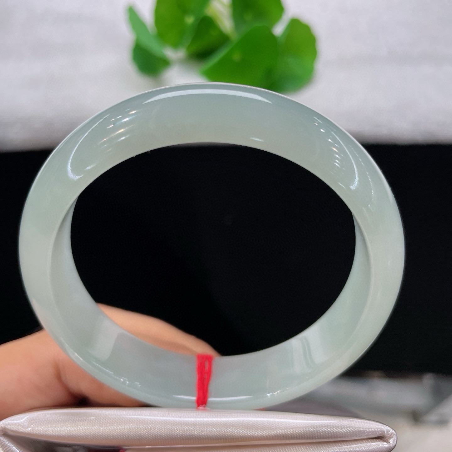 天然A货翡翠手镯浅晴水58mm缅甸老坑淡绿正圈玉镯清新淡雅百搭