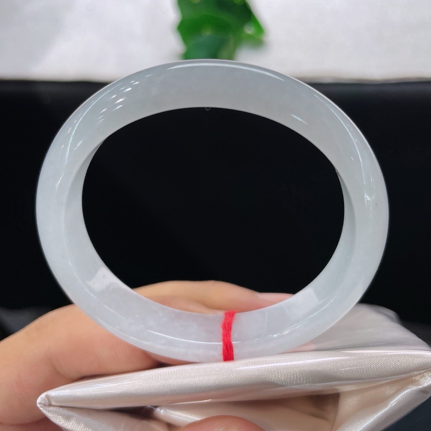 缅甸翡翠厚装贵妃手镯乳白52mm