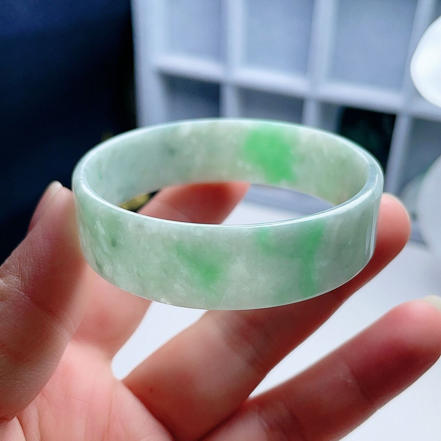 天然A货翡翠方手镯淡阳绿飘花52.5mm缅甸老坑宽边玉镯吉祥如意