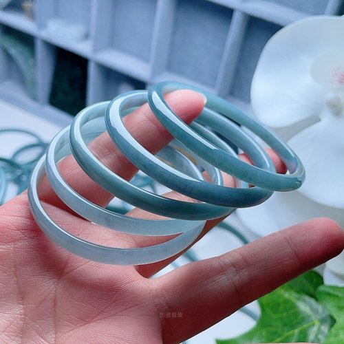 天然翡翠细条手镯晴水蓝绿秀气