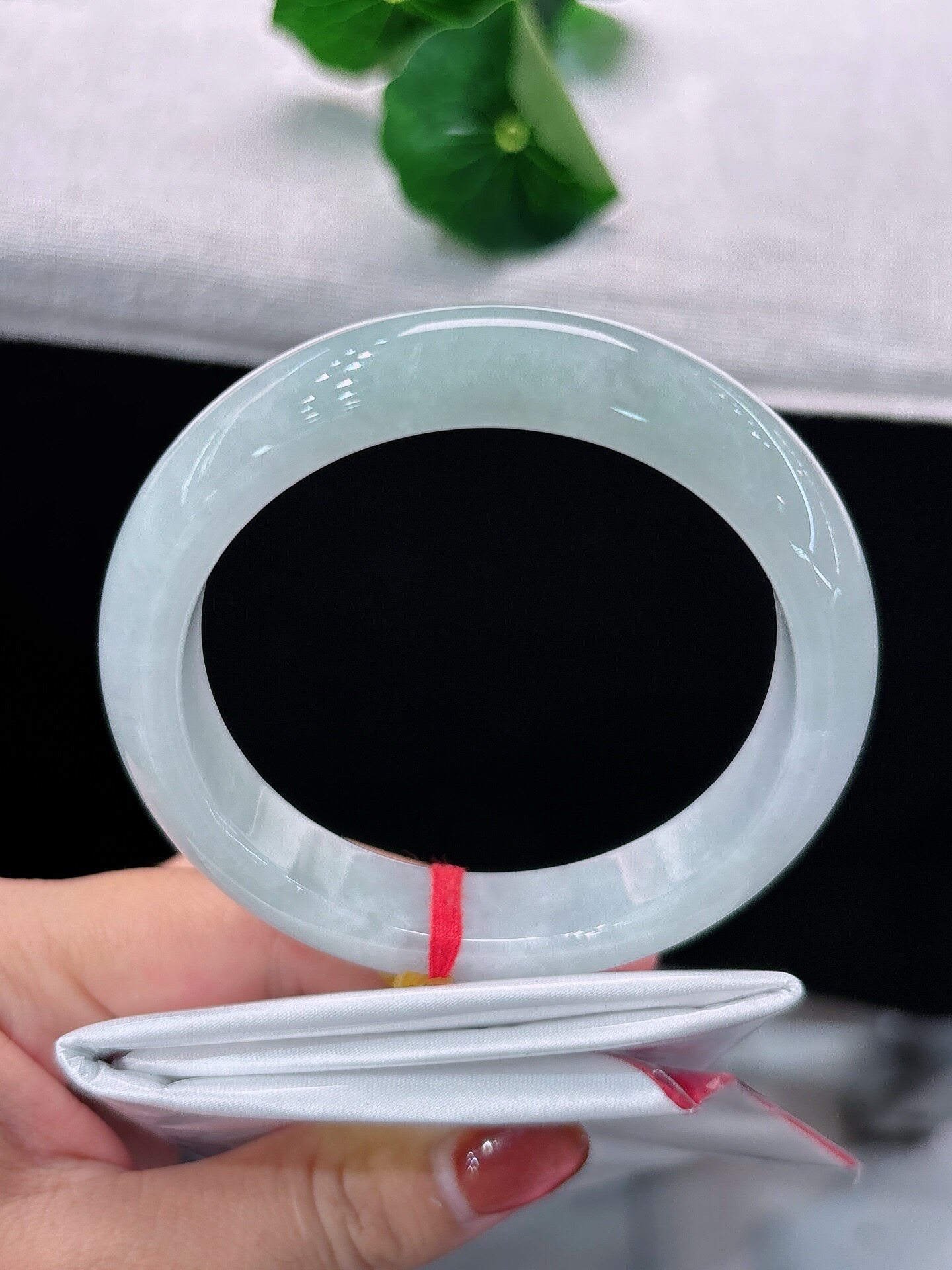 天然A货翡翠手镯白底正圈缅甸老坑58mm玉镯乳白镯子手环
