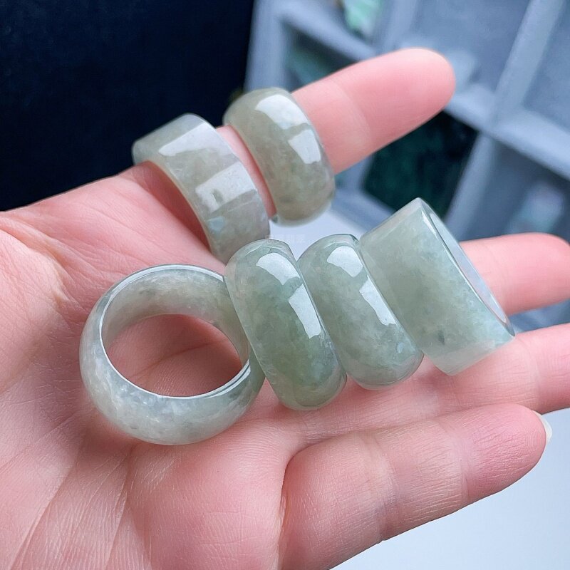 天然翡翠扳指淡绿飘花清新儒雅