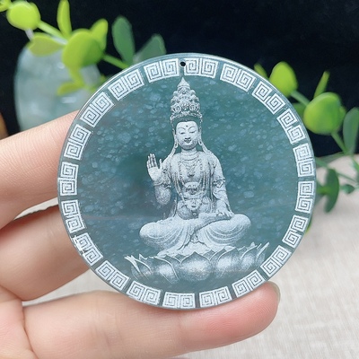 天然翡翠影雕观音吊坠大圆牌