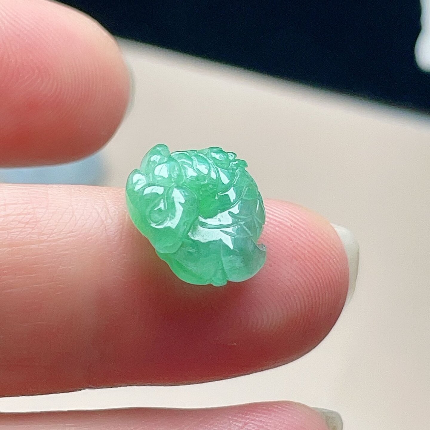 天然翡翠生肖蛇吊坠满绿辣绿玉蛇