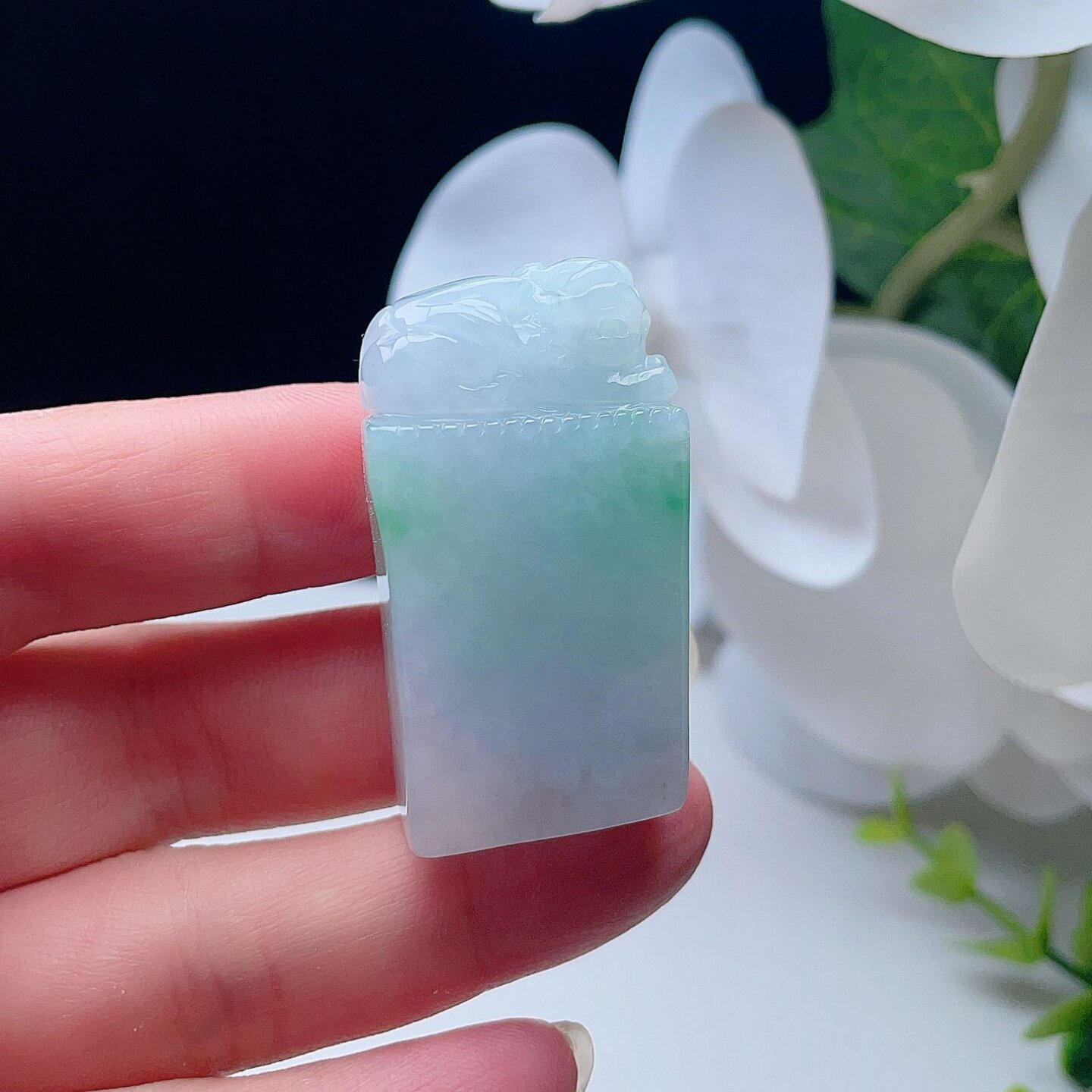 天然翡翠貔貅印章乳白淡绿飘阳绿