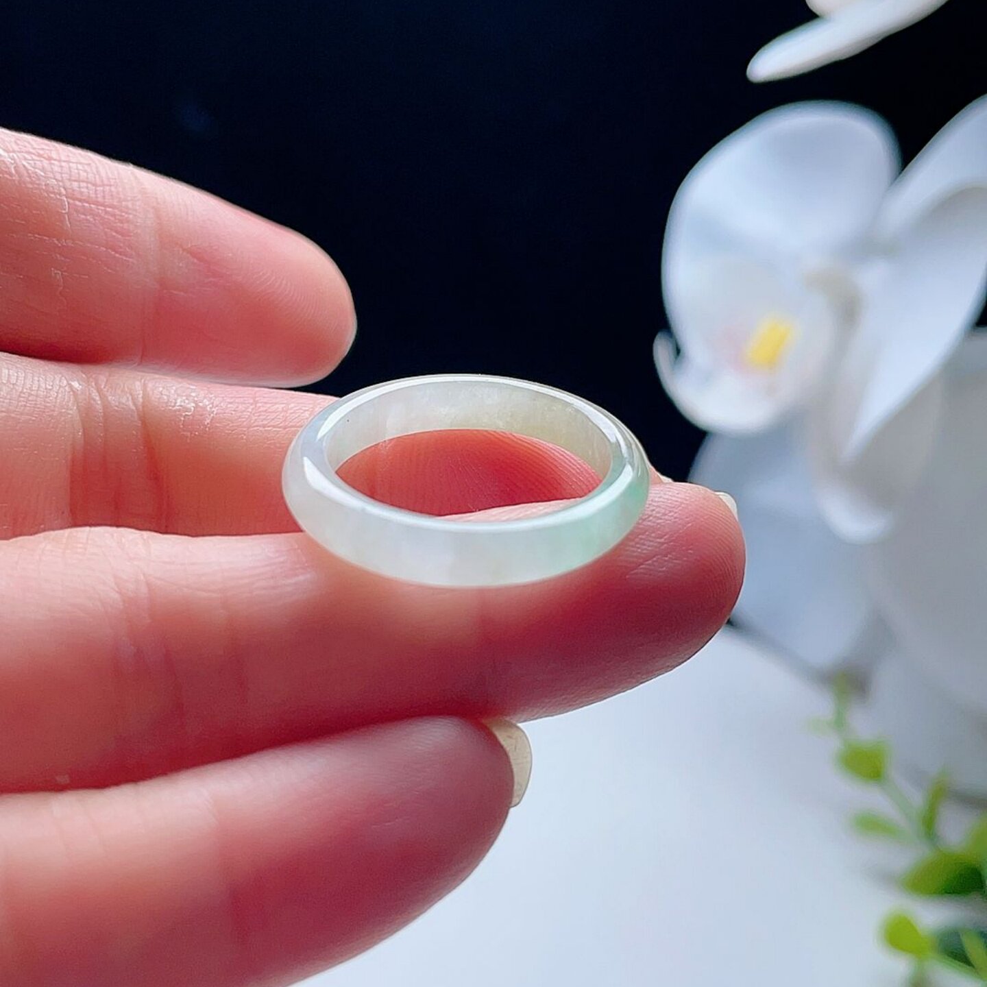 天然翡翠戒指乳白飘黄绿双彩清新