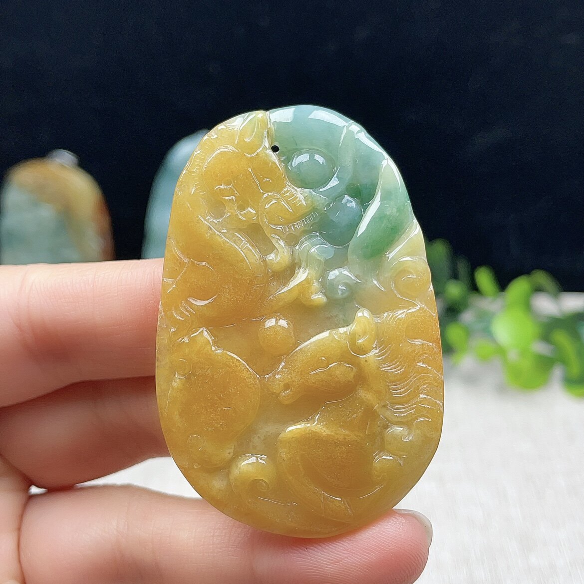 天然翡翠吊坠龙马精神如意吉祥