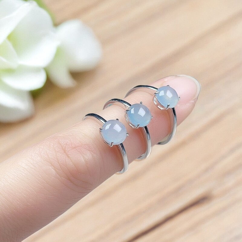 天然A货翡翠冰种天空蓝戒指素圈圆蛋面镶嵌925银指环细边秀气个性