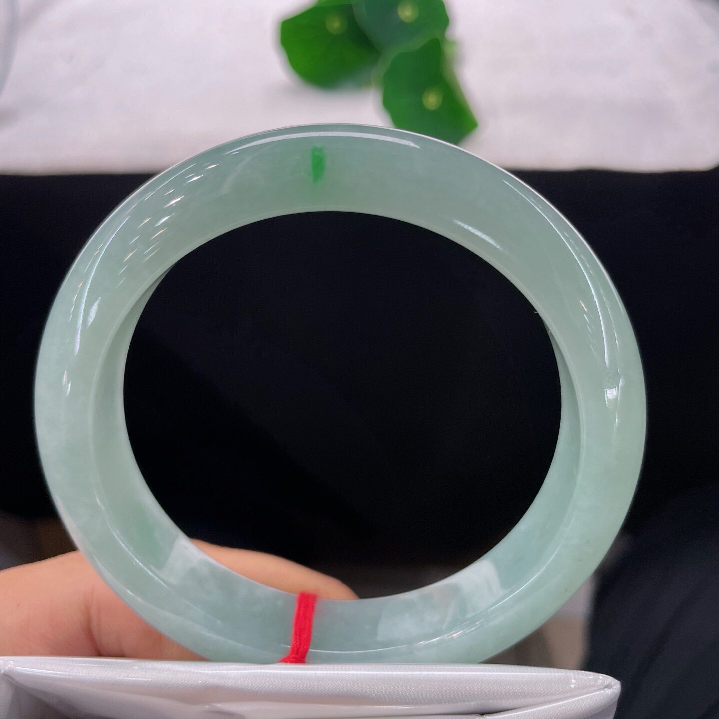 天然A货翡翠手镯晴水飘阳绿60.8mm缅甸一抹绿玉镯平安镯淡绿
