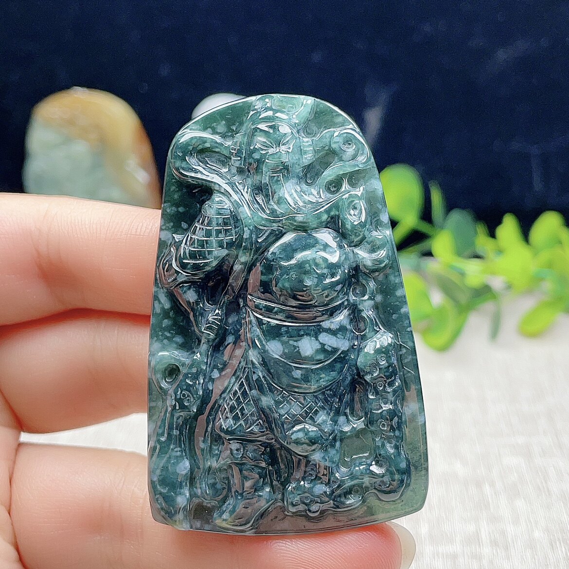 A货翡翠墨绿关公吊坠大件天然老坑满绿飘雪花蓝水关羽玉佩方牌