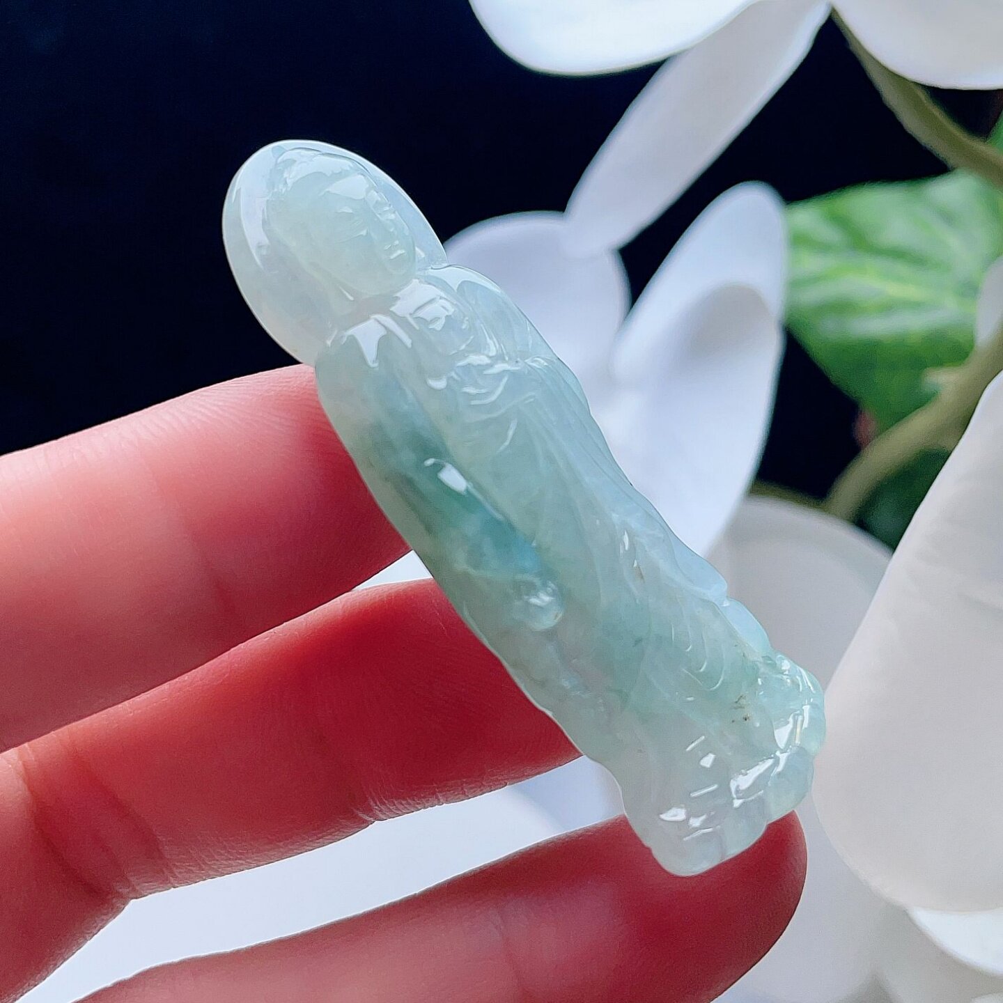 天然翡翠阿弥陀佛乳白淡绿飘花