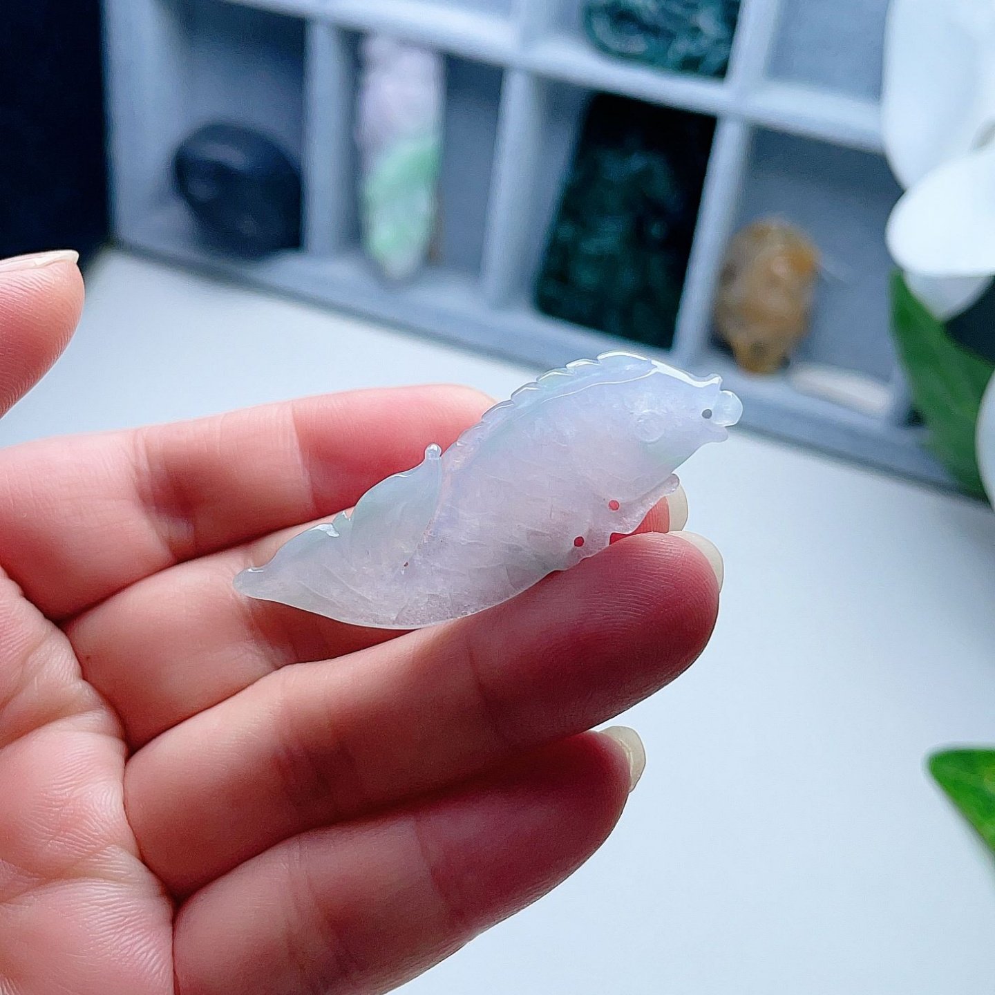 天然翡翠金鱼吊坠乳白飘阳绿飘花