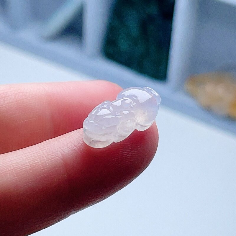 天然翡翠冰种小貔貅吊坠乳白清新