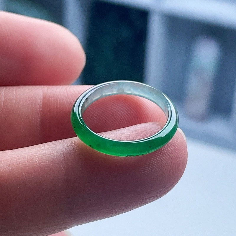 天然翡翠细边戒指晴水辣绿飘花