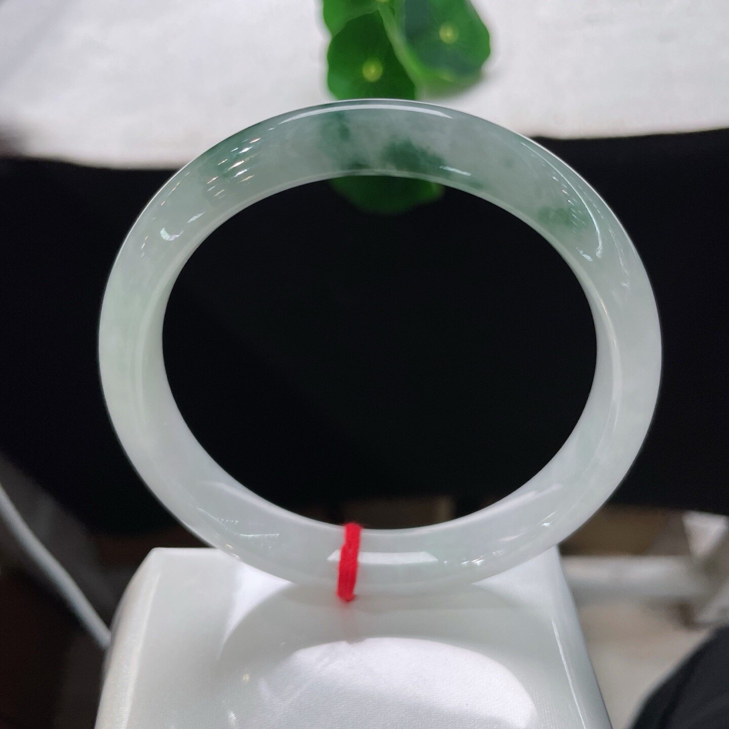 天然A货翡翠手镯冰润飘花63.2mm缅甸老坑玉镯大圈口白底蓝花镯子
