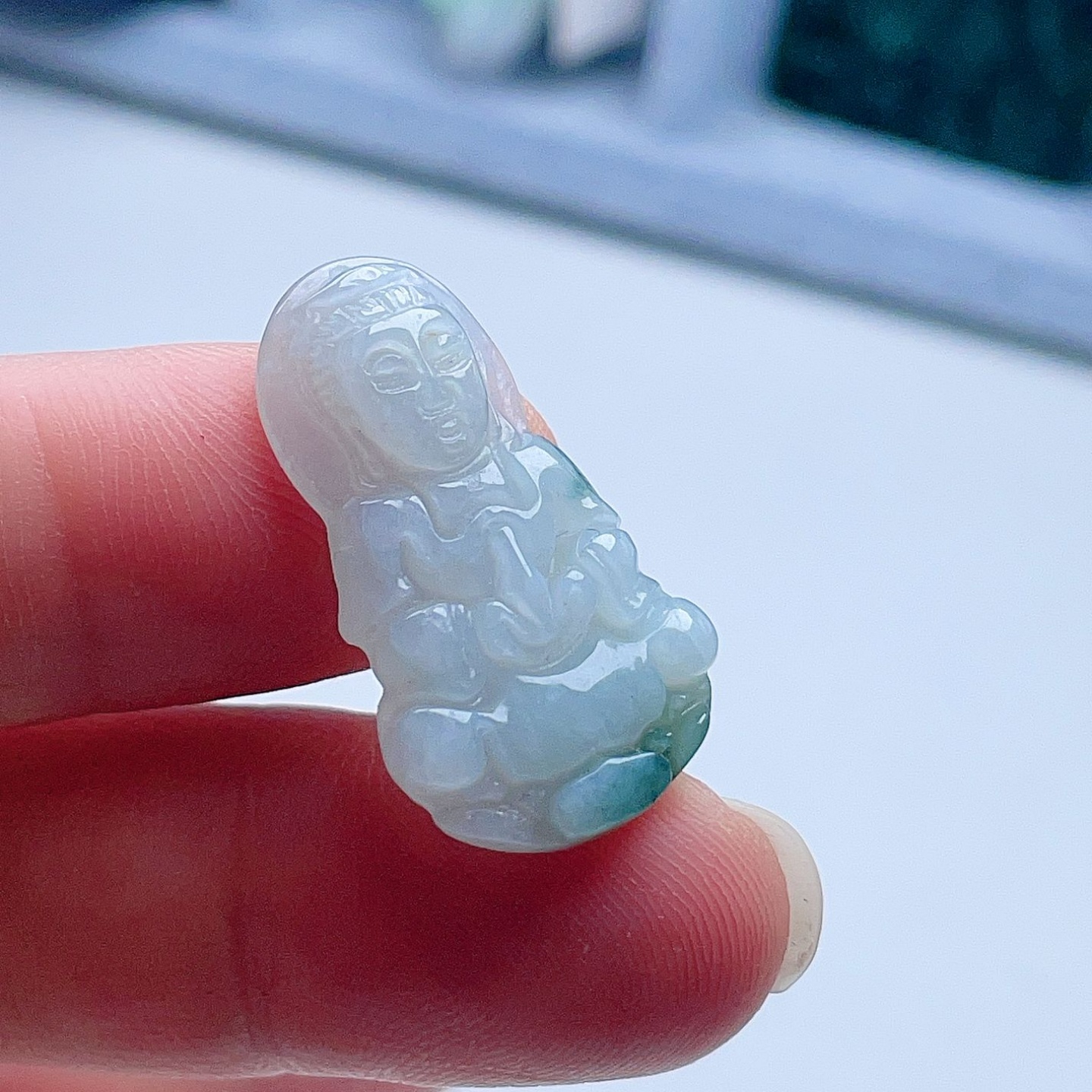 天然翡翠小观音吊坠乳白飘花吉祥