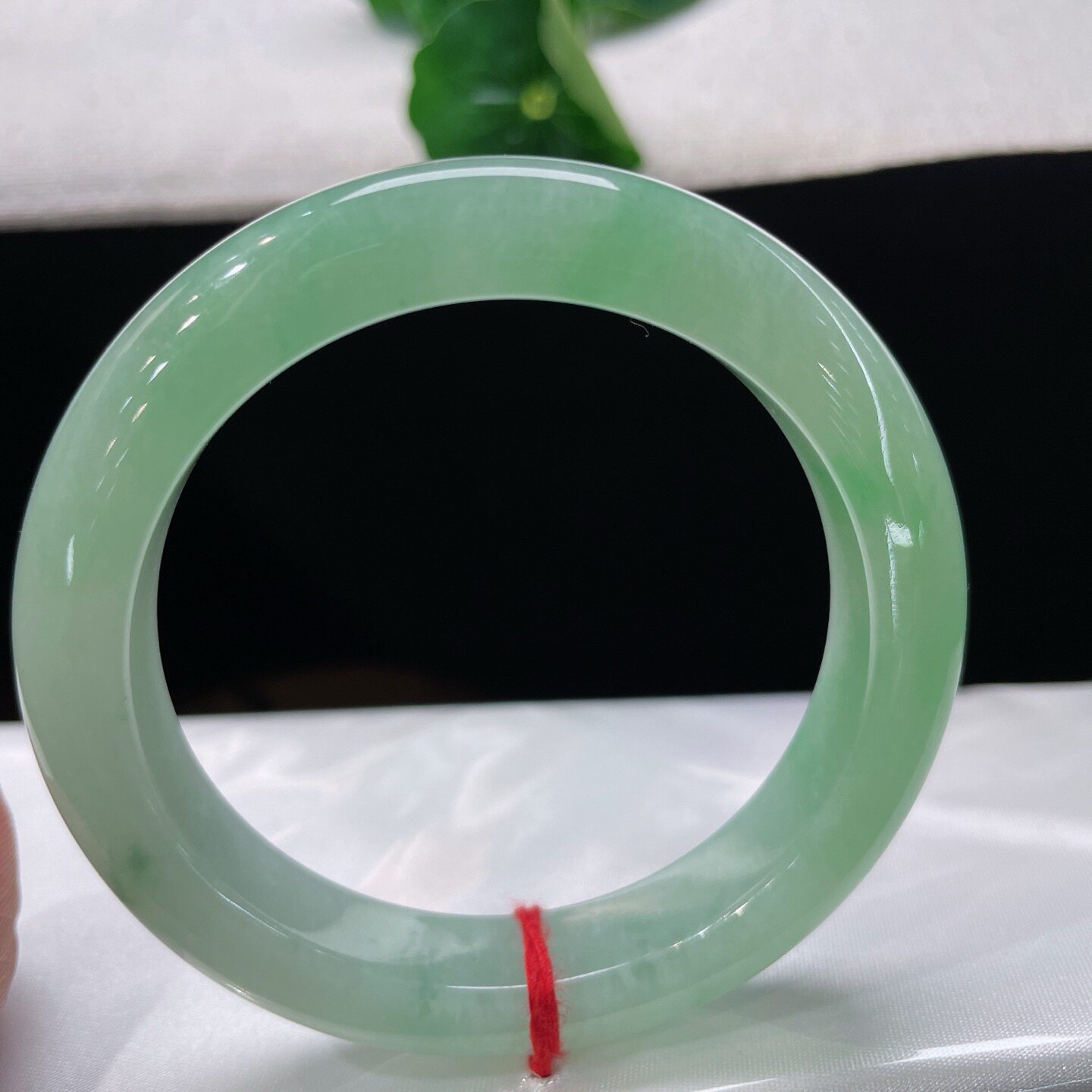 天然A货翡翠手镯冰糯种浅绿56.8mm缅甸老坑飘绿玉镯甜水绿幸运镯