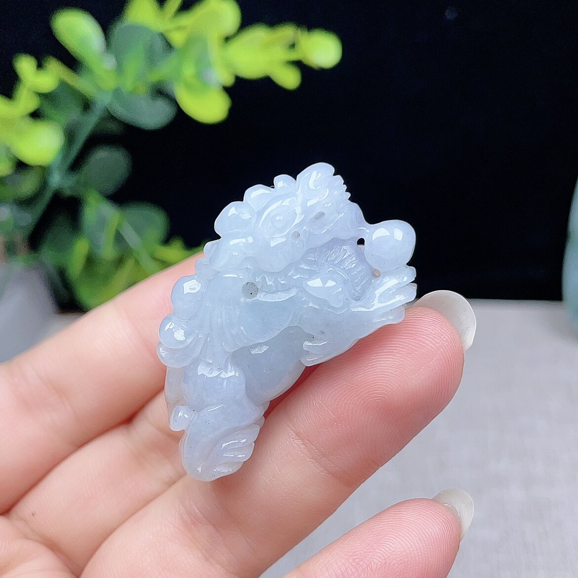 缅甸A货翡翠乳白淡绿紫飞天貔貅吊坠天然老坑立体皮丘小摆件护主