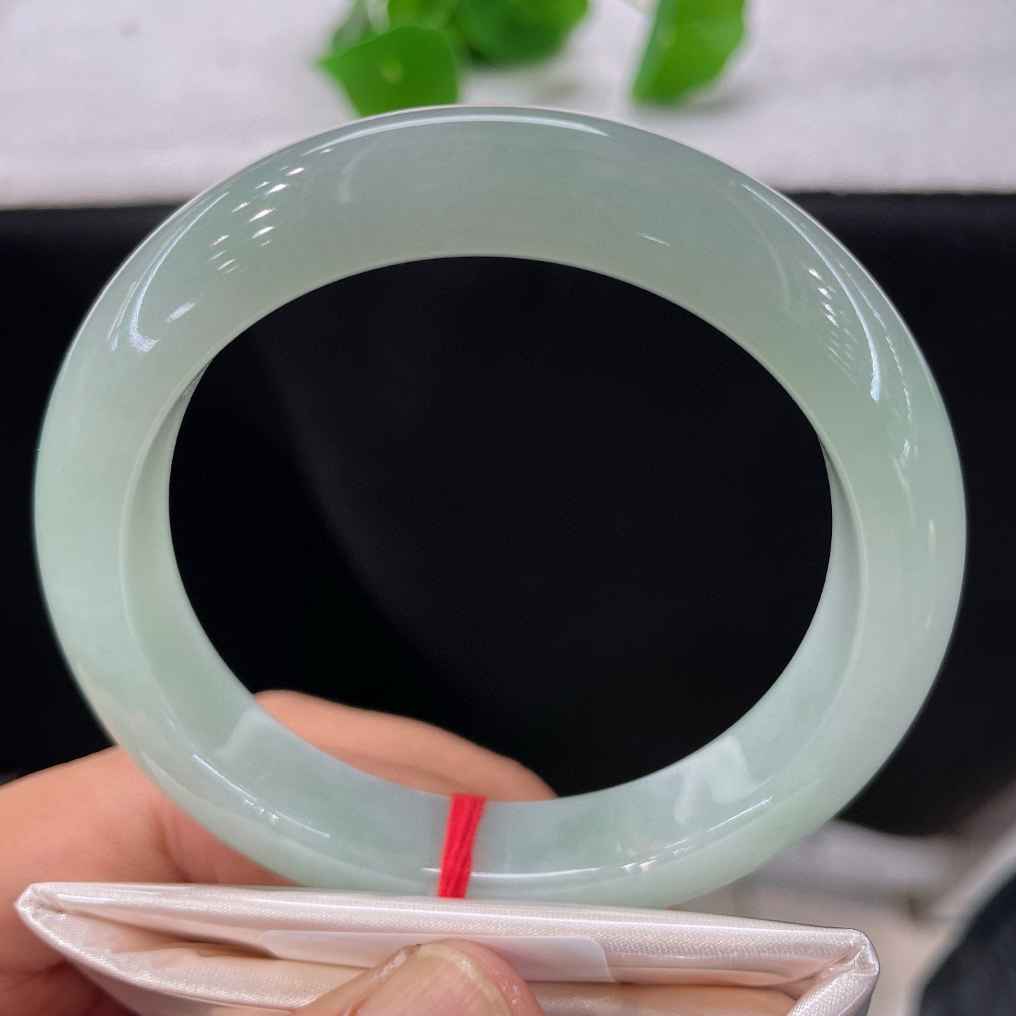 天然A货翡翠手镯冰糯种浅绿57.6mm淡雅养眼缅甸老坑正圈晴水玉镯