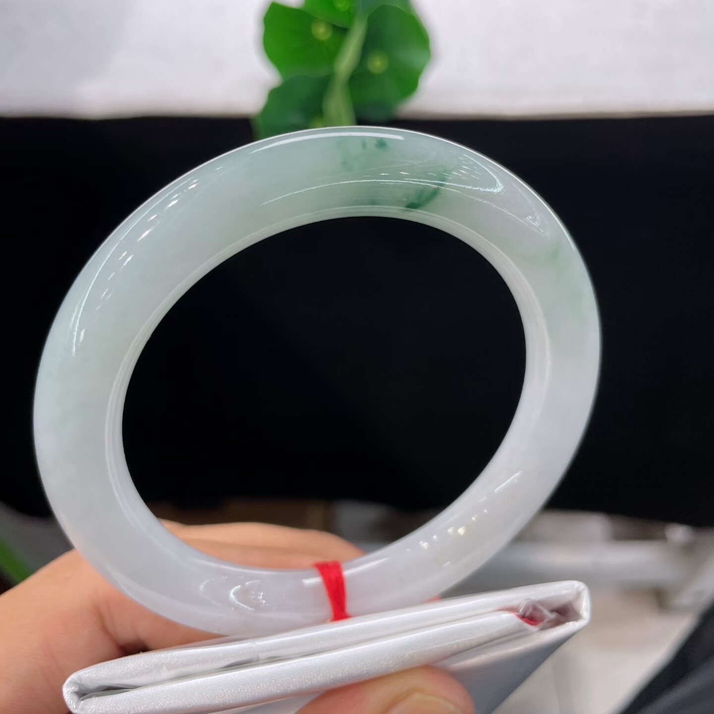 天然A货翡翠飘花圆条手镯59.7圈口缅甸老坑正圈玉镯清新甜美女款