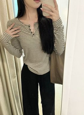 设计感撞色条纹纽扣内搭打底上衣秋冬小众修身显瘦圆领长袖T恤衫