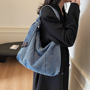 单肩斜挎包休闲上课2024新款 潮ins秋冬简约通勤包牛仔包休闲女包