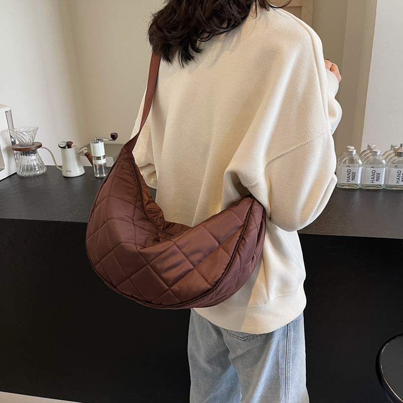 休闲女包单肩斜挎包2024秋冬新款包大容量棉服包时尚洋气简约日韩