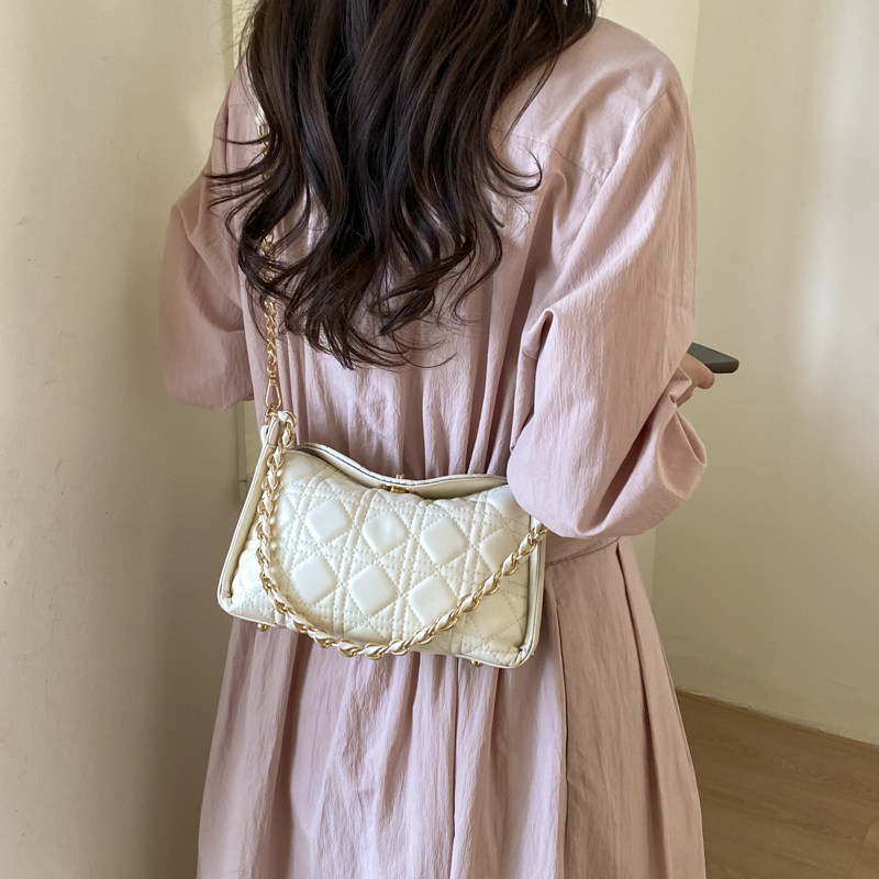 菱格链条包女斜挎包单肩包时尚女包2026新款潮洋气休闲包纯色日韩