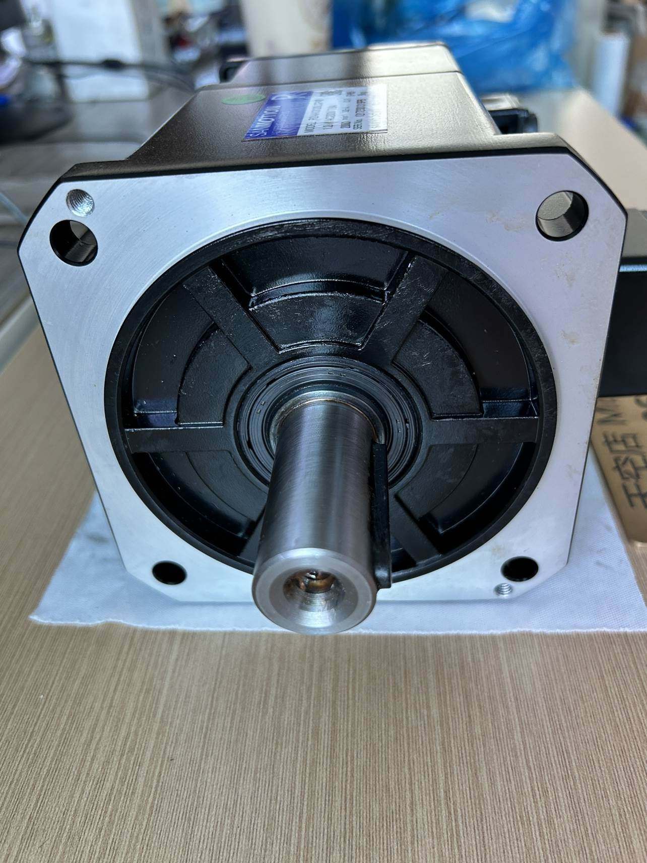 sanmotion 三洋 伺服电机 r2aa13120lcp40 1.2kw 全新询价