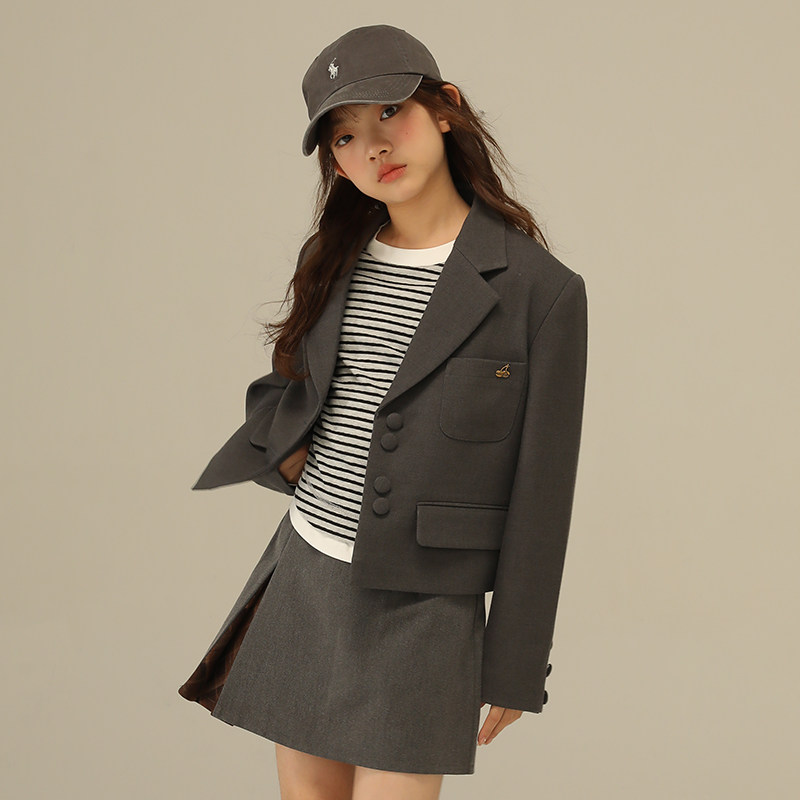 小女森女童秋冬高级感灰色小西装外套儿童精致学院风短西服外套女