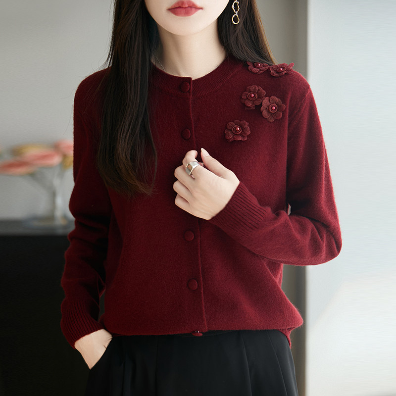 红色立体花朵圆领短款针织开衫女