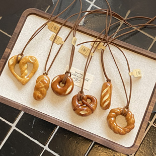 手工创意自制diy碱水面包挂件 可颂扭结贝果装饰车载挂件毛衣链