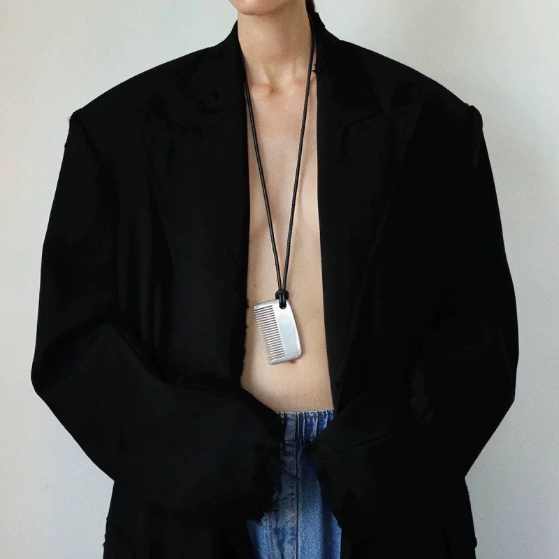 项链项链高级感轻奢小众钛钢不掉色梳子吊坠皮绳锁骨链女2025新款