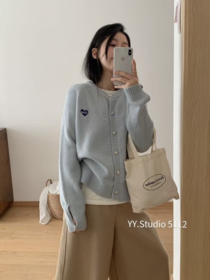 韩系简约百搭圆领爱心扣baby刺绣设计宽松显瘦保暖毛衣开衫外套女